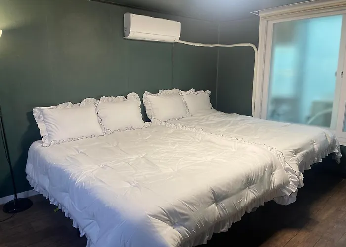 Апартаменты Gangnam Reasonable Price House *