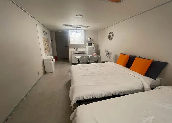 Апартаменты Gangnam Reasonable Price House