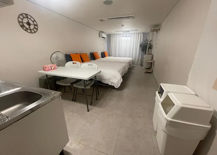 Gangnam Reasonable Price House Апартаменты *