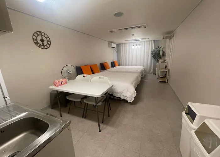 Апартаменты Gangnam Reasonable Price House